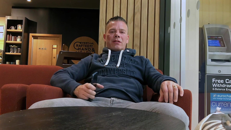 NakedFoxx: Berani Melancap Di Kedai Kopi Sibuk - Air Mani Awam Yang...