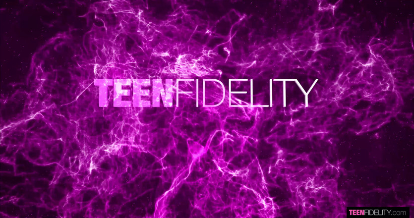 Teenfidelity: Teenfidelity - Mitzi X, Petit Cul, Chatte Puissante!