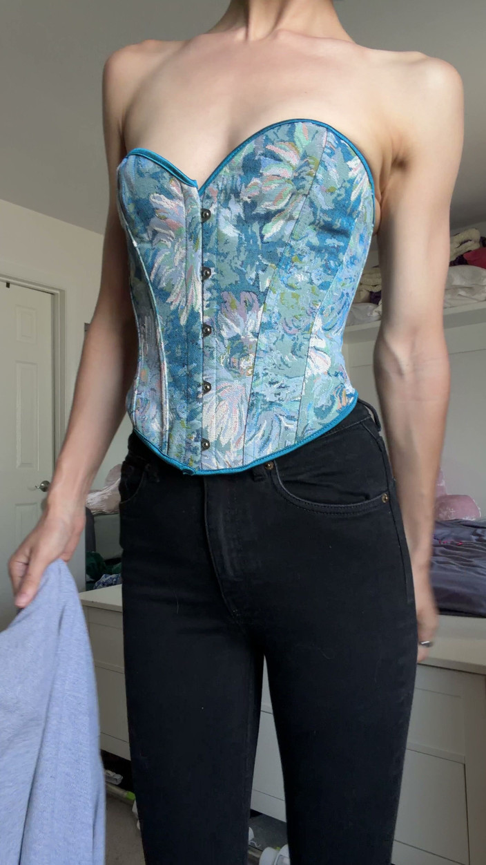 Ms_Emmy_Lynn: Sfw Corset Jeans – сексуальне ділове вбрання