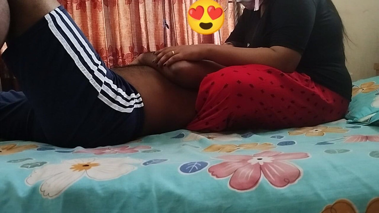 Teensex: Hintli büyük kıvrımlı memeli ev hanımı büyük yarağa dokundu