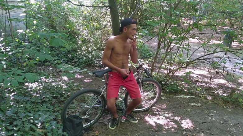 Ridley Dovarez | Gaysight: Theo honění na kole