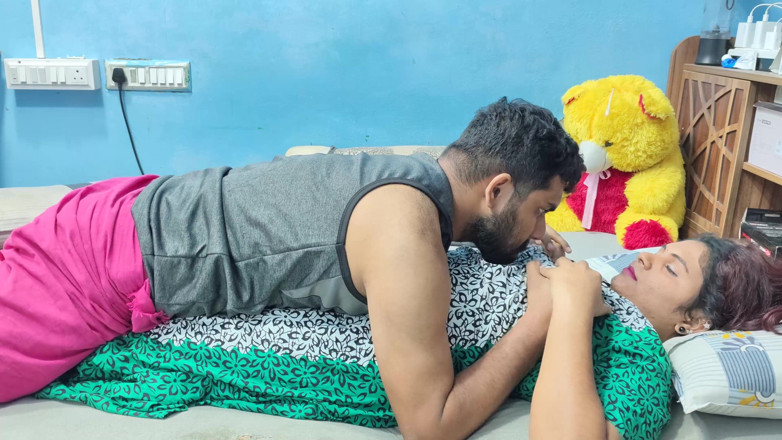 Vaigavarun Feet romance: Mallu Wife Pussy Rub and Kissing with Boobs Press and...