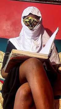 Sexy recém-casado hijabi senhora fica tão tesuda pensando sobre o caso com seu meio-irmão na noite antes de seu casamento !!