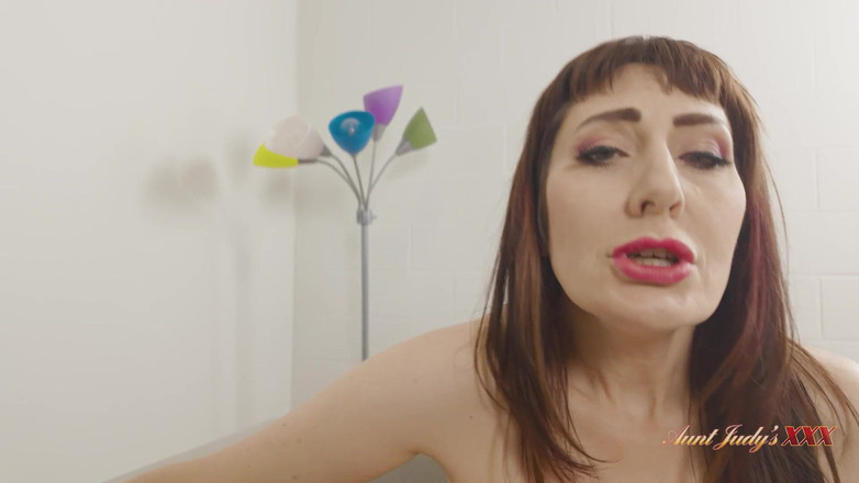 Aunt Judy's XXX: Tantejudysxxx - Je Rondborstige Harige Stiefmoeder Melody Mynx Plaagt En Neukt...