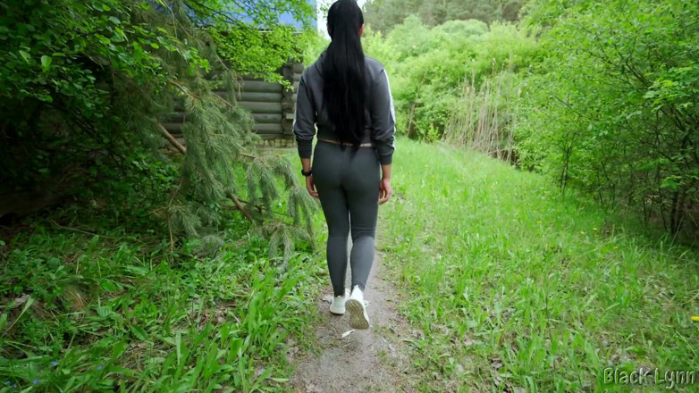 YSP Studio: Quickie Blowjob in Abandoned Park House