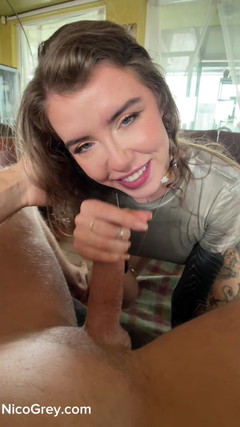 Johnny Grey: Kanadská blondýnka Eden Ivy šukání do pusy a nedbalý deepthroat POV...