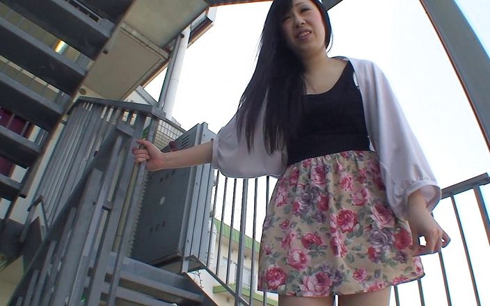 Japan Lust: Japonesa milf consigue follada inesperadamente al aire libre