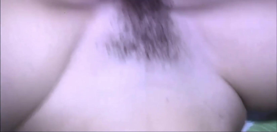 Hashini Hirunika: Sudut pandangan pertama kongkek pepek