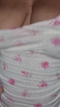 Estaba Descansado Y Viene El Vecino a Meterme Su Gran Polla Y Dejarme Todo El Semen En La Vagina