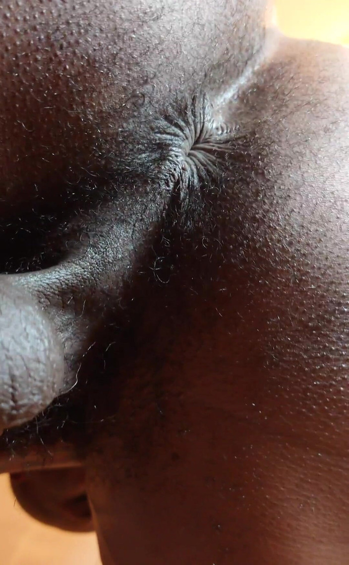 Hallelujah Johnson: Wielbienie dupy Hallelujah Johnson (pachnąc nim)