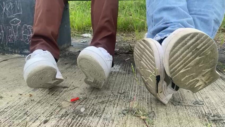 Mr Feet Colombia: オフィスを出て、足が汗だくで公園に泊まる