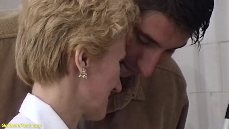 Goldwin pass: German hairy mature deep fucked by her toyboy