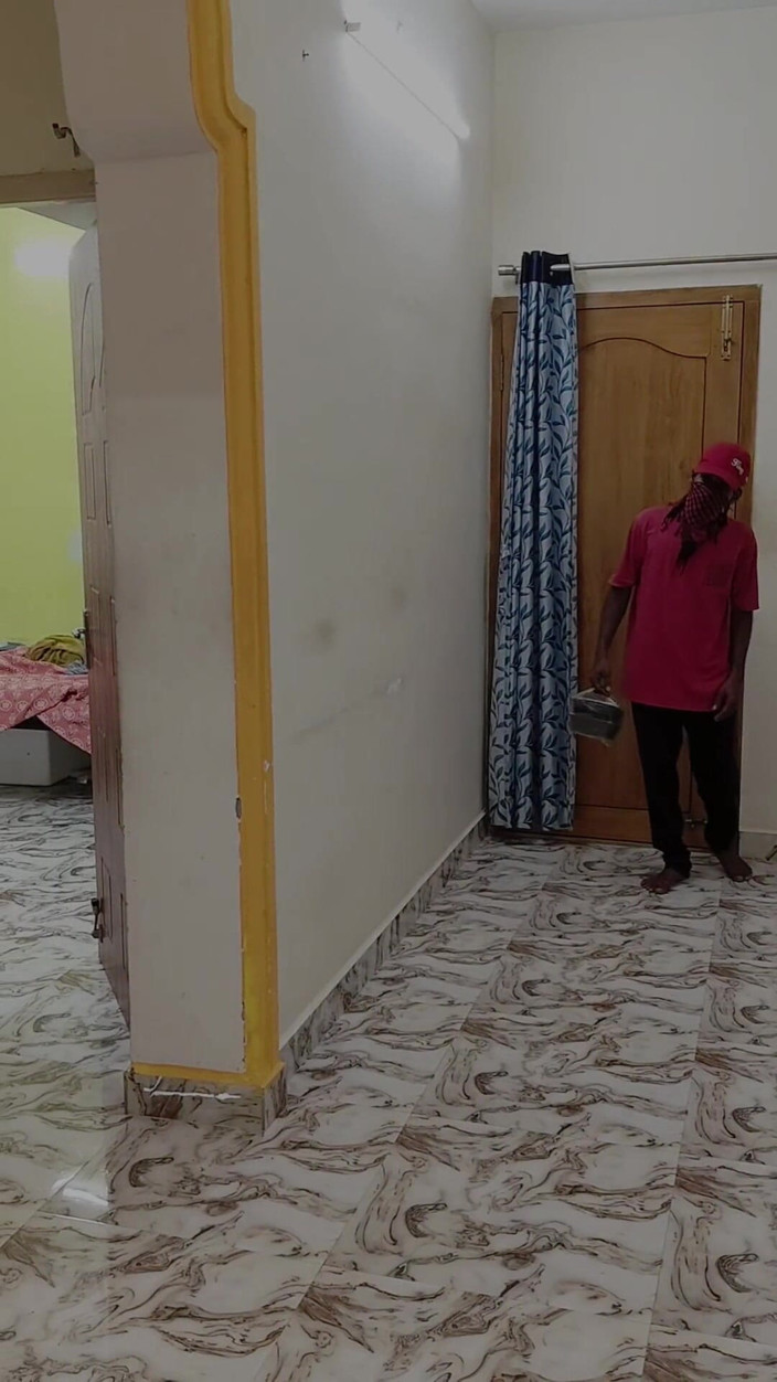 Thesana: Un livreur chanceux baise sa femme au foyer