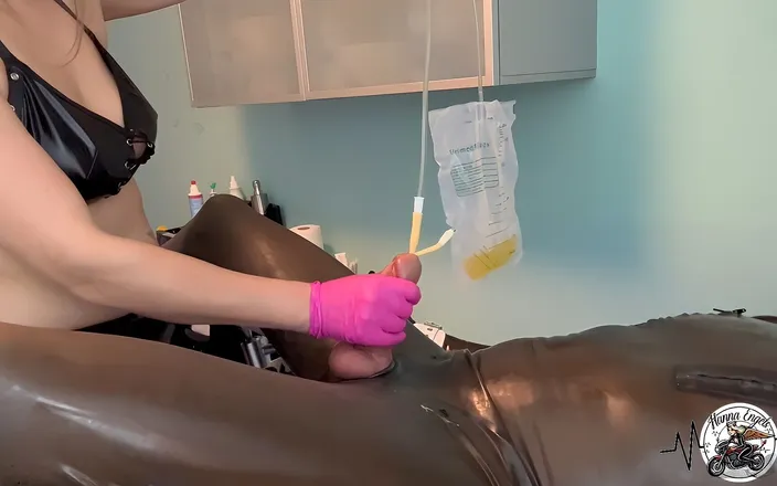 Hanna Engels: Hanna Engels - Rinsed Out and Wanked off! Martina's Monthly Check-up