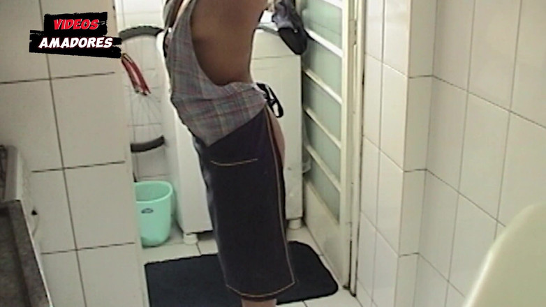 Amateurs videos: 女仆被拍到裸体工作