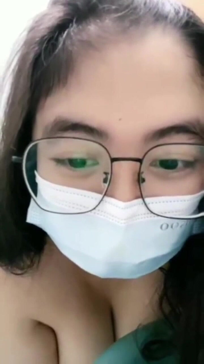 Chinita Wife: 19letá roztomilá a hezká teenagerka ukazuje svou těsnou kundičku