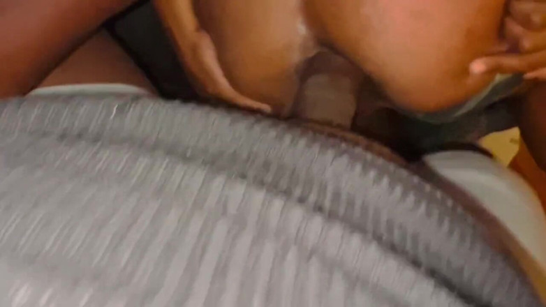 Fijii pornbox: Żołnierz wojskowy bierze dużego czarnego kutasa w jej ciasnym dupku...