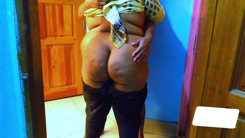 Aria Mia: Mama vitregă indiană musulmană sexy desi futută de fiul vitreg...