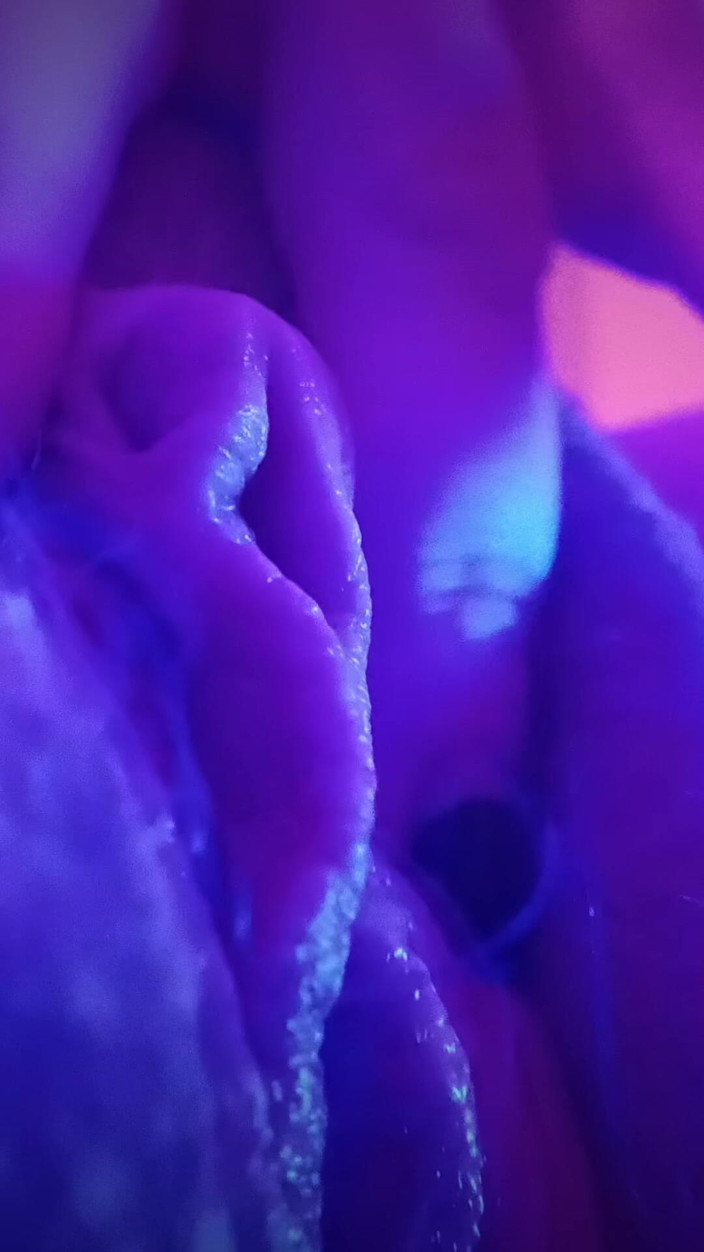 Big Clit Muse: Mírame acariciar sensualmente mi gran delante de tus ojos
