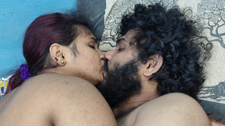 Vaigavarun45: Fierbinte Deep Lip Lock în romantism nud