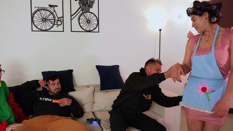 KARINAMILLER: Sousedka se vymkla kontrole a my nakonec mačkáme mléko