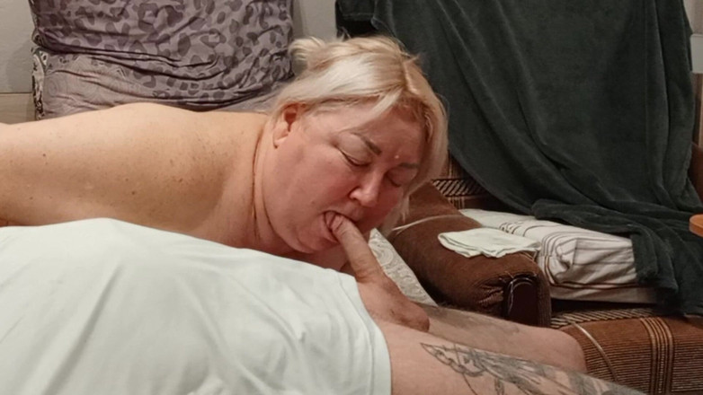 Zona901: 隣人はペニスを喉に入れて精液を飲み込むのが大好きです