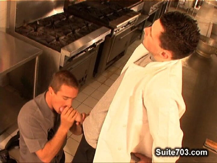 Suite 703: Barrett Long ve Johnny Donavan