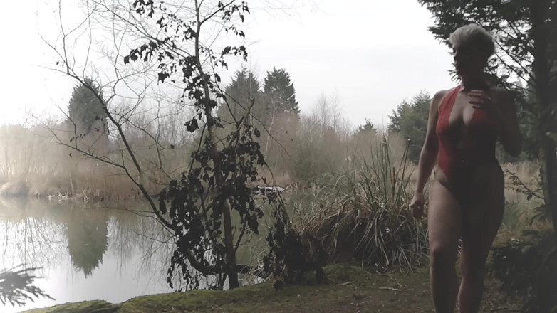 Kylie Britain Adventures: Séduction de la nonne Kylie