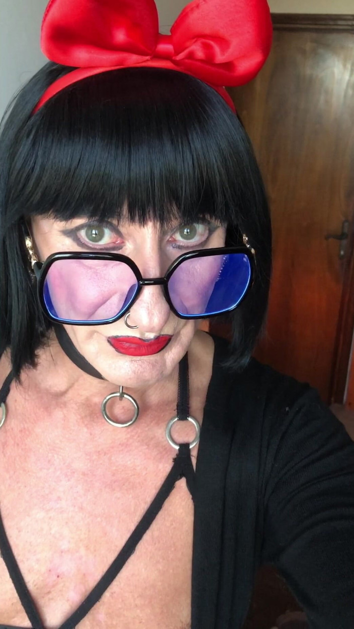 Andreina Naty: Prsa, piercing a chůze