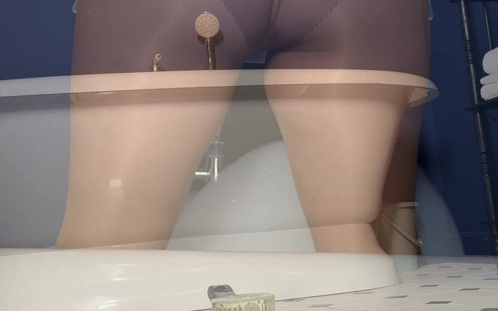 Mistress Legs: Kompilasi cewek seksi dengan stoking putih kencing dan celana ketat...