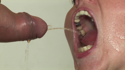 Pee porn: Безсоромна пара любить писяти!