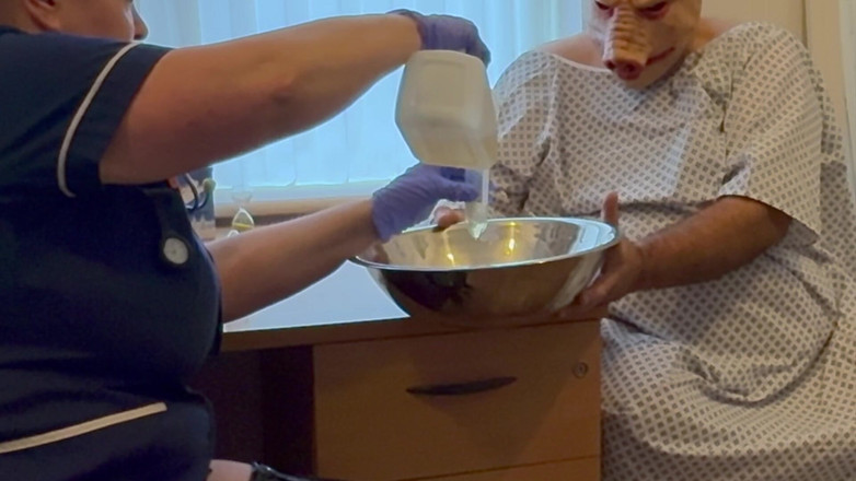 Aaexperiencesltd: Matron Satana a Pacientské prasátko