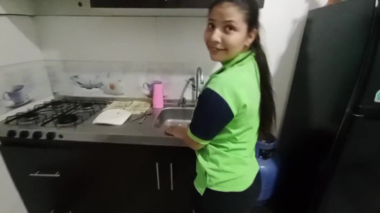 mackencie29: Ateşli hizmetçi beni mutfakta bekliyor - küçük memeli hizmetçim büyük yarağımı...