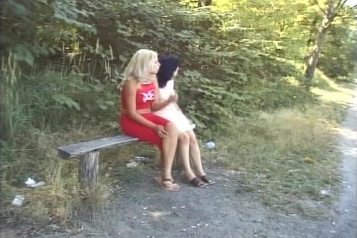 Videos Francaises: La meilleure amie lesbienne française se fait salope pendant une...