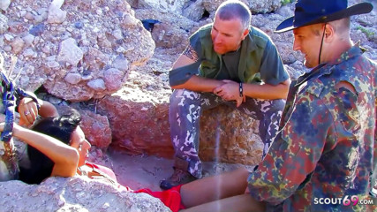 Full porn collection: Paralı asker bağlı orta yaşlı seksi kadın Bettina'yı buluyor ve...