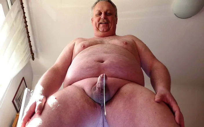 Biwixxxer: Biwixxxer Dripping Cum