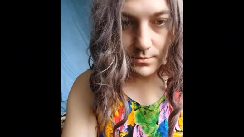 Kitty_Cross: Ohromující trans kráska drží čaj v útulné kuchyni