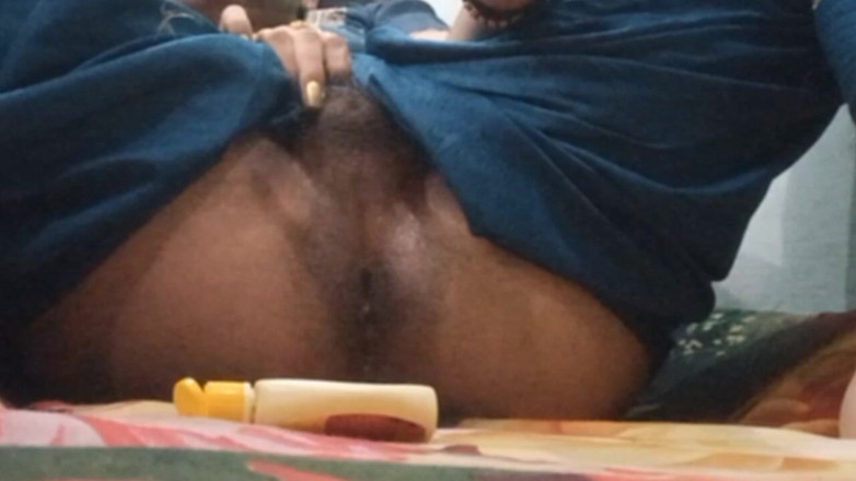 hornytrans: Indický crossdresser používá barvu na nehty pro anál jako dildo
