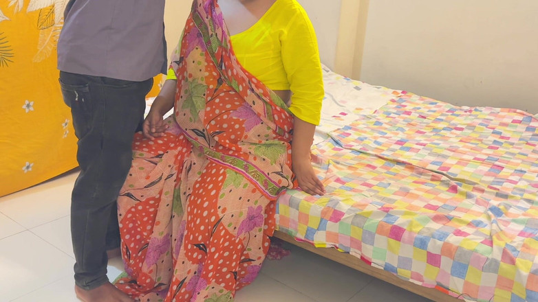 Aria Mia: 当古吉拉特语岳母梳头发时，女婊用屁股操了她