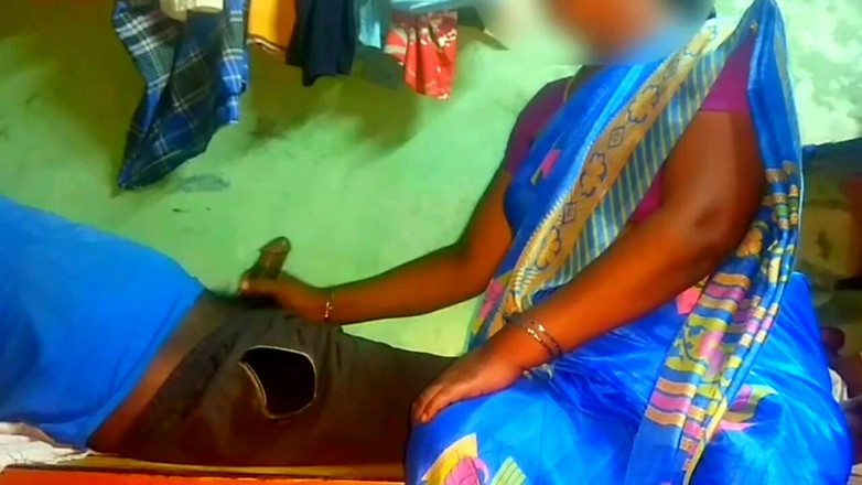 Desi Sathiya: Tante seksi india lagi asik nyepong