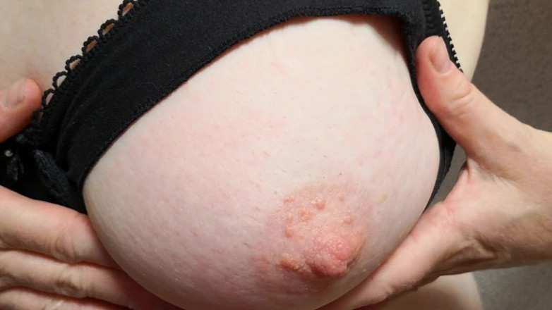 Bouncy Tits Action: barph spre mere nippal