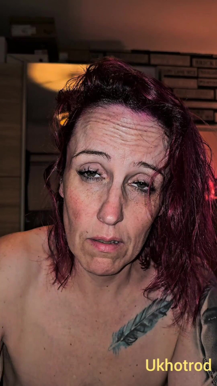 UK Hotrod: Dirty Talk About Anal and 3sum with Strangers