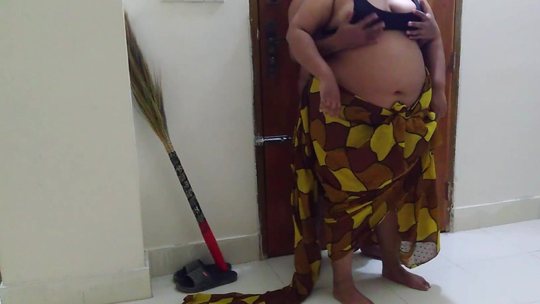 Aria Mia: Kamvali Moti Gand sexy hausfrau Ko Choda Aur Gand Fad...