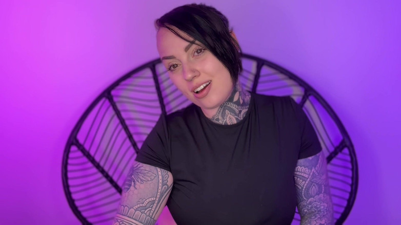 Miss Valentina: Giantess 羞辱