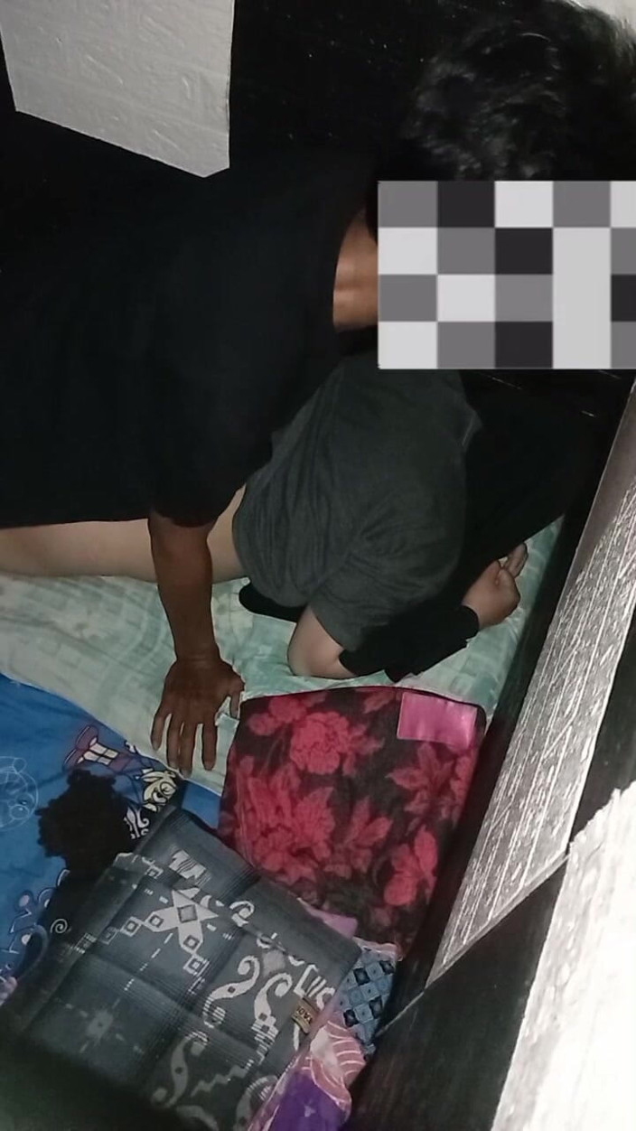 Famly sex: den arsch einer asiatischen hijab-frau, schreit sie vor schmerzen und...