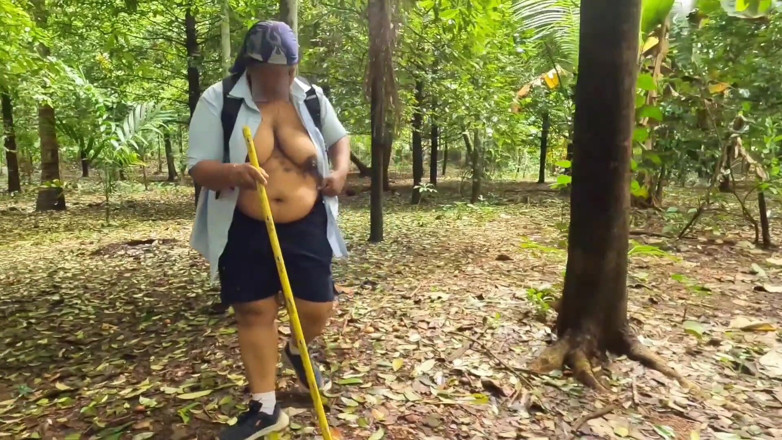 Anne Ipe: Femme au foyer en vacances, se promène à poil dans la...