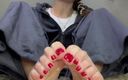 Feet lady: Mms Saliva