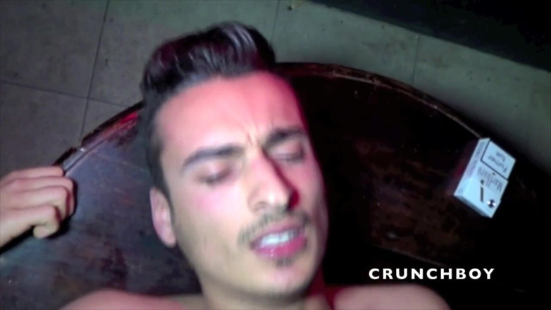 Crunch Boy: Amir viene scopato da Logan nella sauna