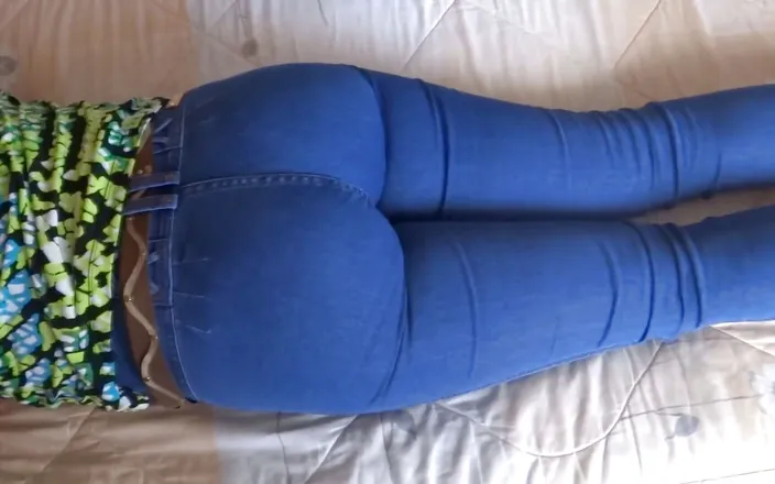 Ardientes69: The big ass of a mature Latina with jean on...