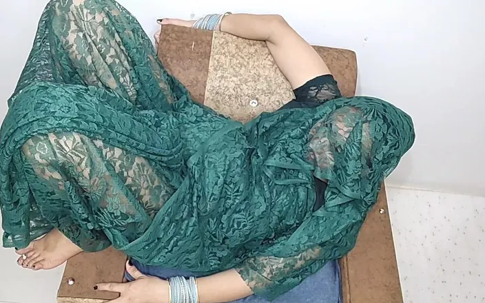Aaradhya darling: Arkadaşının karısı yalnızdı, arkadaşı dışarı çıkmış, arkadaşı yengeyi sikiyor